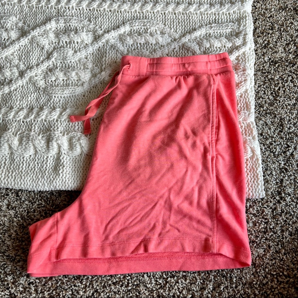 Lou & Grey Signature Soft Shorts Size L in Hot Pink